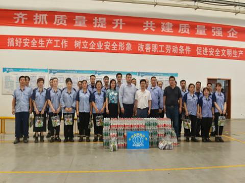 炎炎夏季，市总工会送清冷，丝丝关爱暖人心