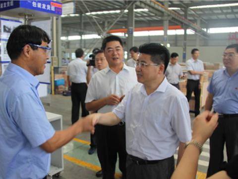 庆祝党的生日 慰问一线党员——市委重要辅导莅临J9集团国际站母线慰问
